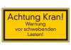 Achtung Kran! Warnung vor schwebenden Lasten!