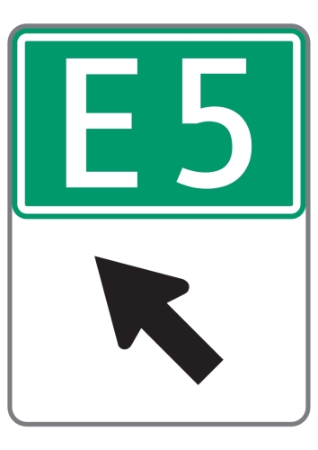 Artikelbild des Artikels “§53/18 Kennzeichnung v. E-Straßen vor Kreuzungen “